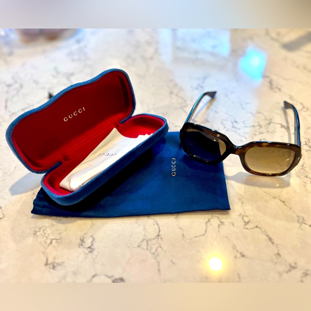 Authentic Gucci sunglasses - Picture 1 of 5